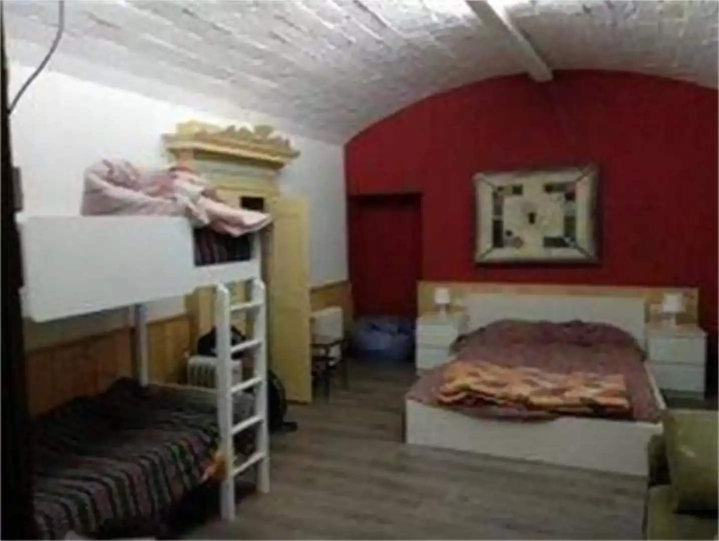 Dormitori de Finca rústica en venda en Osor amb Parquet, Moblat i Balcó