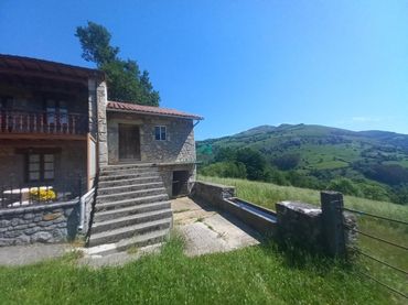 Casa rústica en venda a 39813