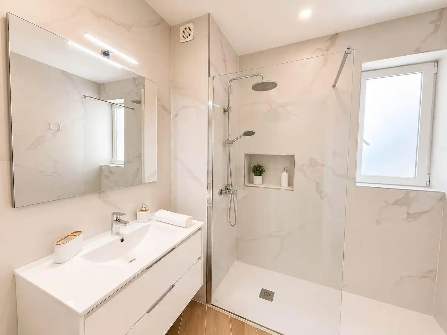 Baño de Apartamento de alquiler en Arona con Terraza, Amueblado y Balcón