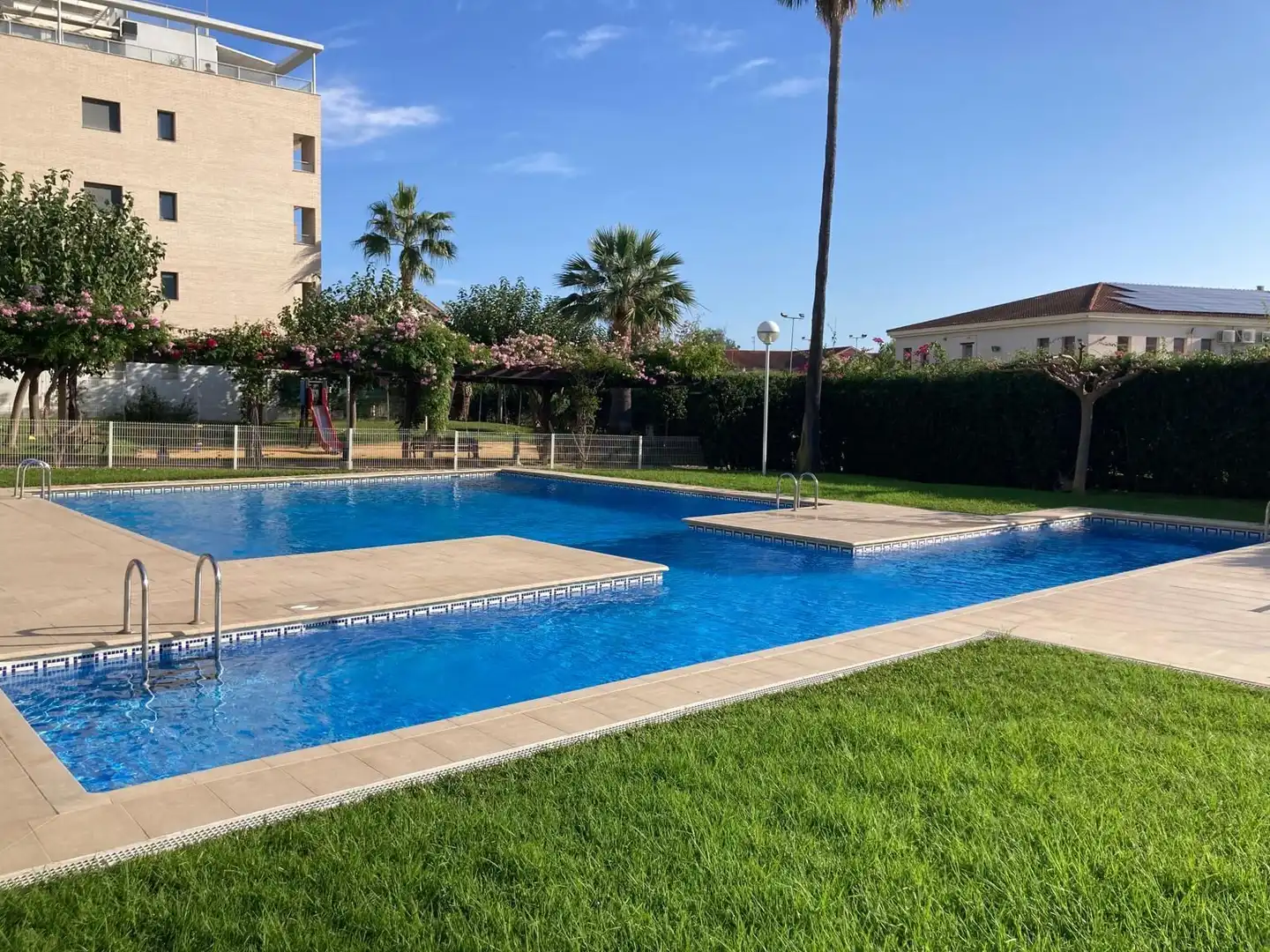 Piscina de Apartament en venda en Dénia amb Aire condicionat, Calefacció i Terrassa