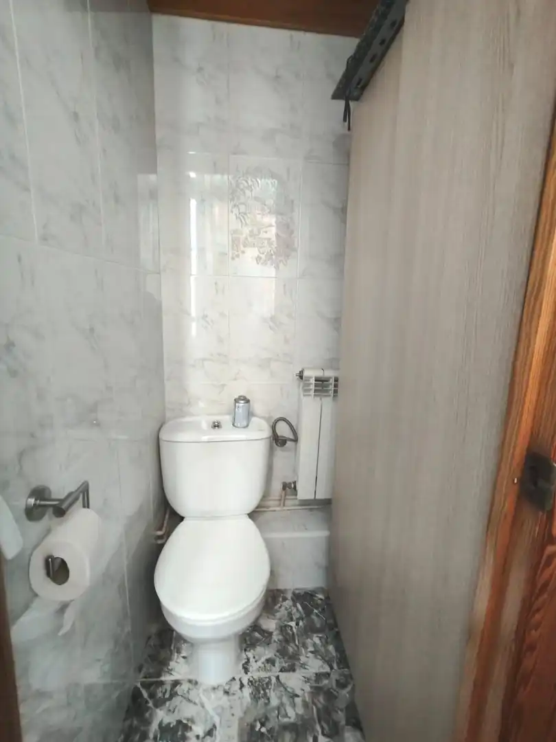Bany de Casa o xalet en venda en Barcelona amb Aire condicionat, Terrassa i Balcó