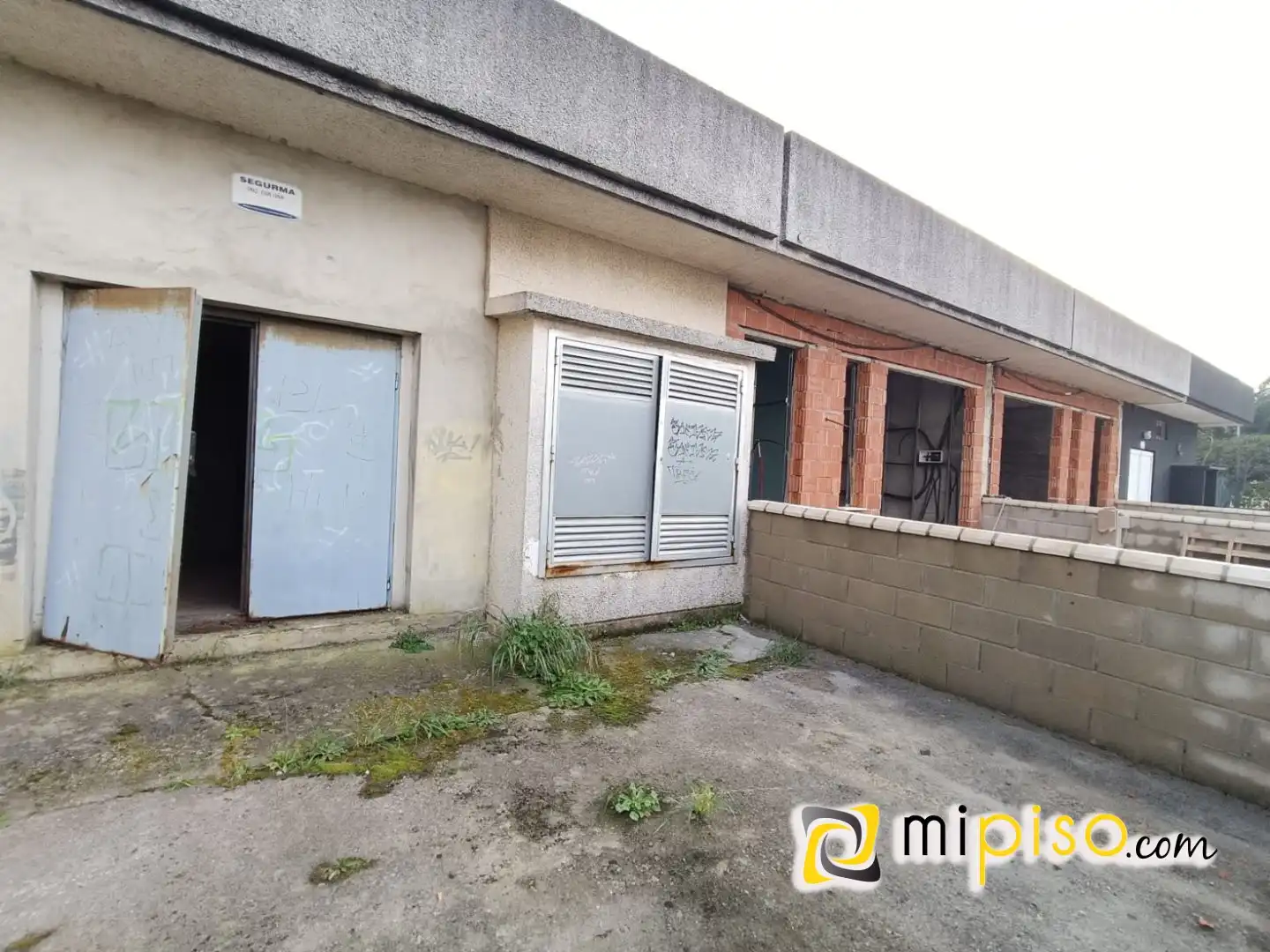Vista exterior de Local de lloguer en Laredo