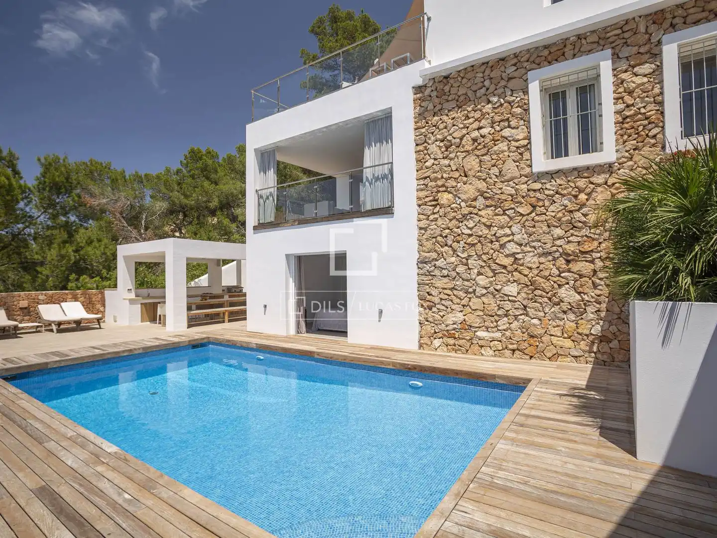 Vista exterior de Casa o xalet en venda en Sant Antoni de Portmany amb Aire condicionat, Terrassa i Traster