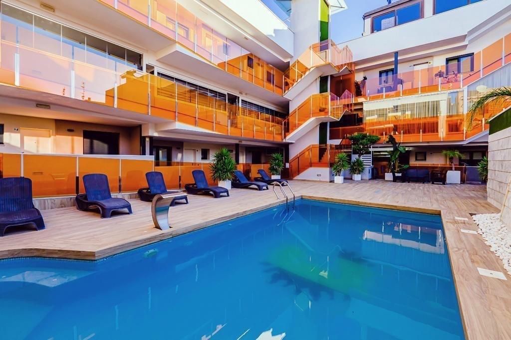 Piscina de Apartament en venda en Torrevieja amb Terrassa i Piscina comunitària