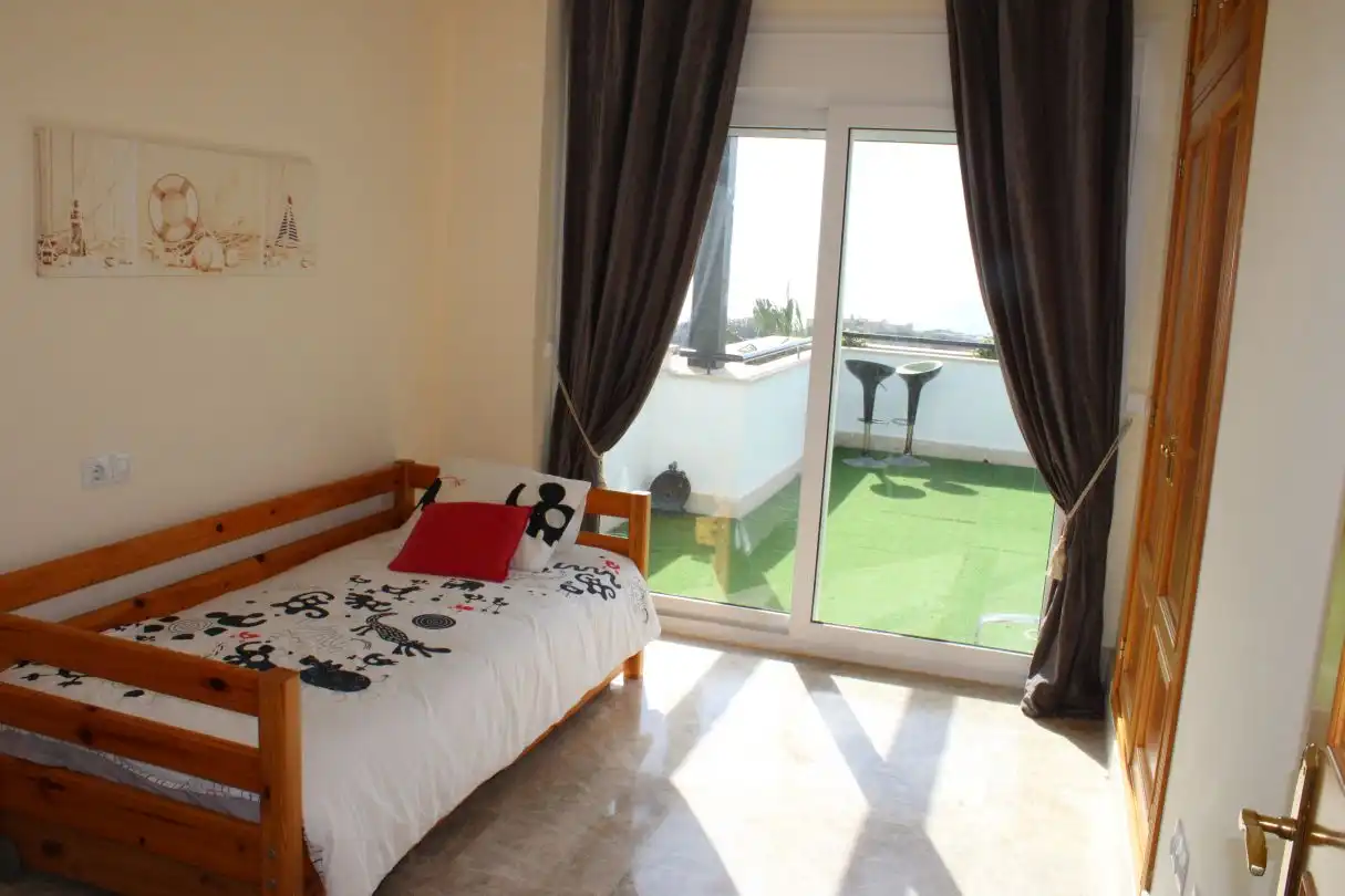 Habitación de Casa adosada de alquiler en Marbella con Aire acondicionado, Calefacción y Jardín privado