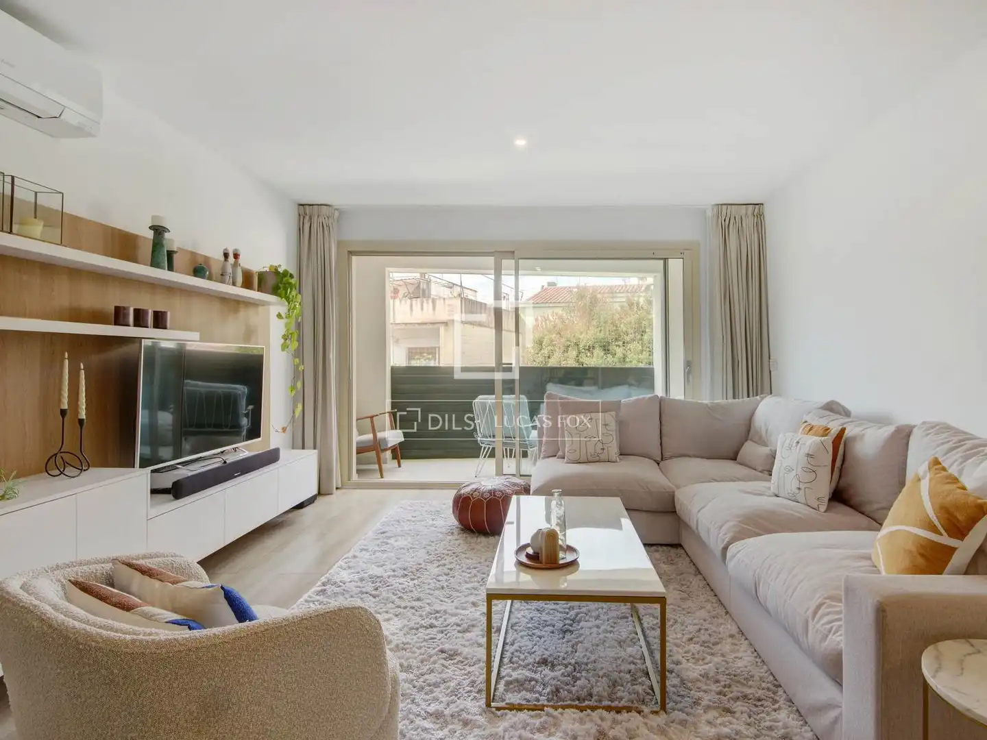 Sala d'estar de Casa o xalet en venda en Sant Just Desvern amb Aire condicionat, Calefacció i Terrassa