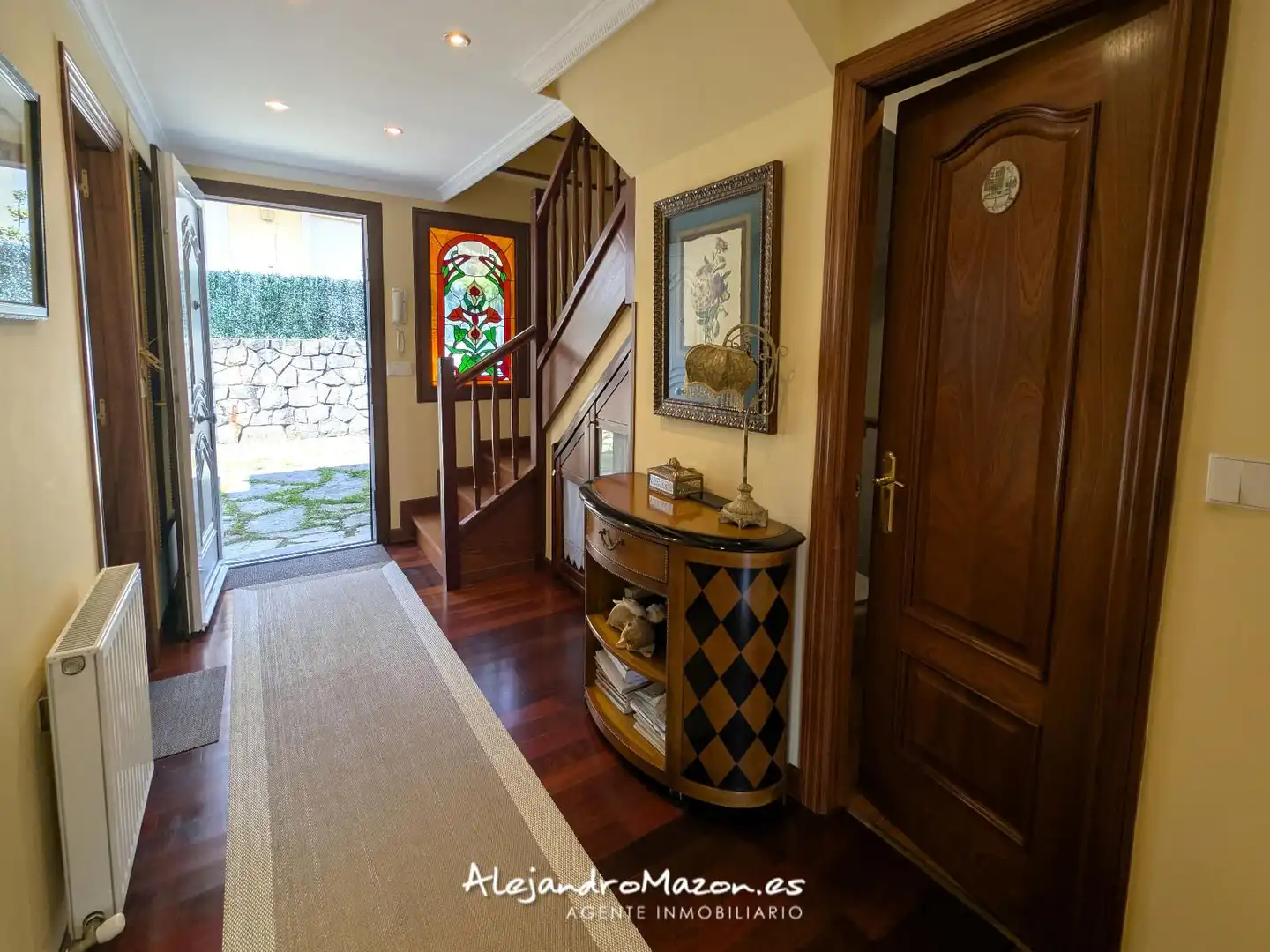 Einfamilien-Reihenhaus zum Verkauf in Castro-Urdiales mit Heizung, Privatgarten und Terrasse