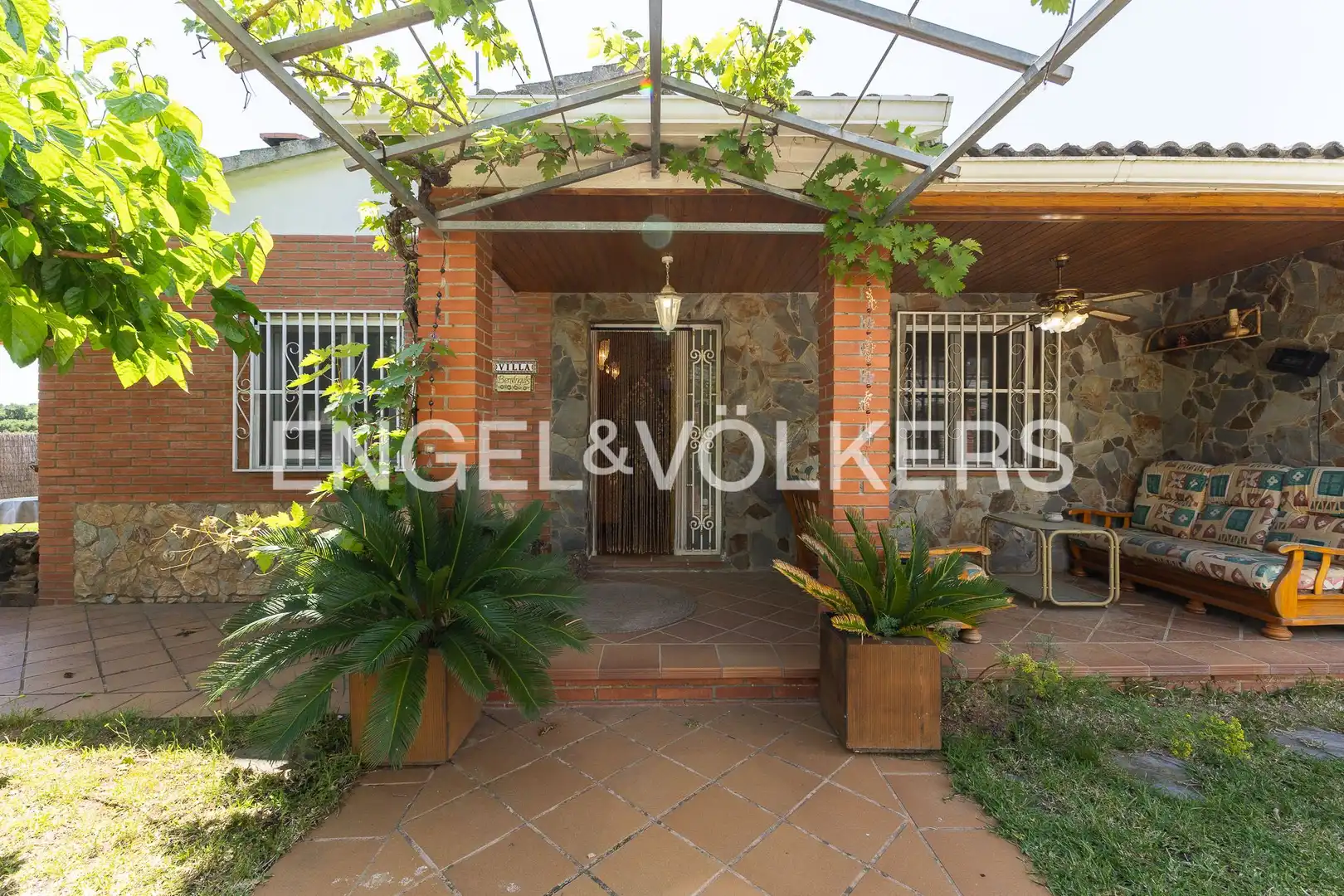 Vista exterior de Casa o xalet en venda en Tordera amb Calefacció, Jardí privat i Terrassa