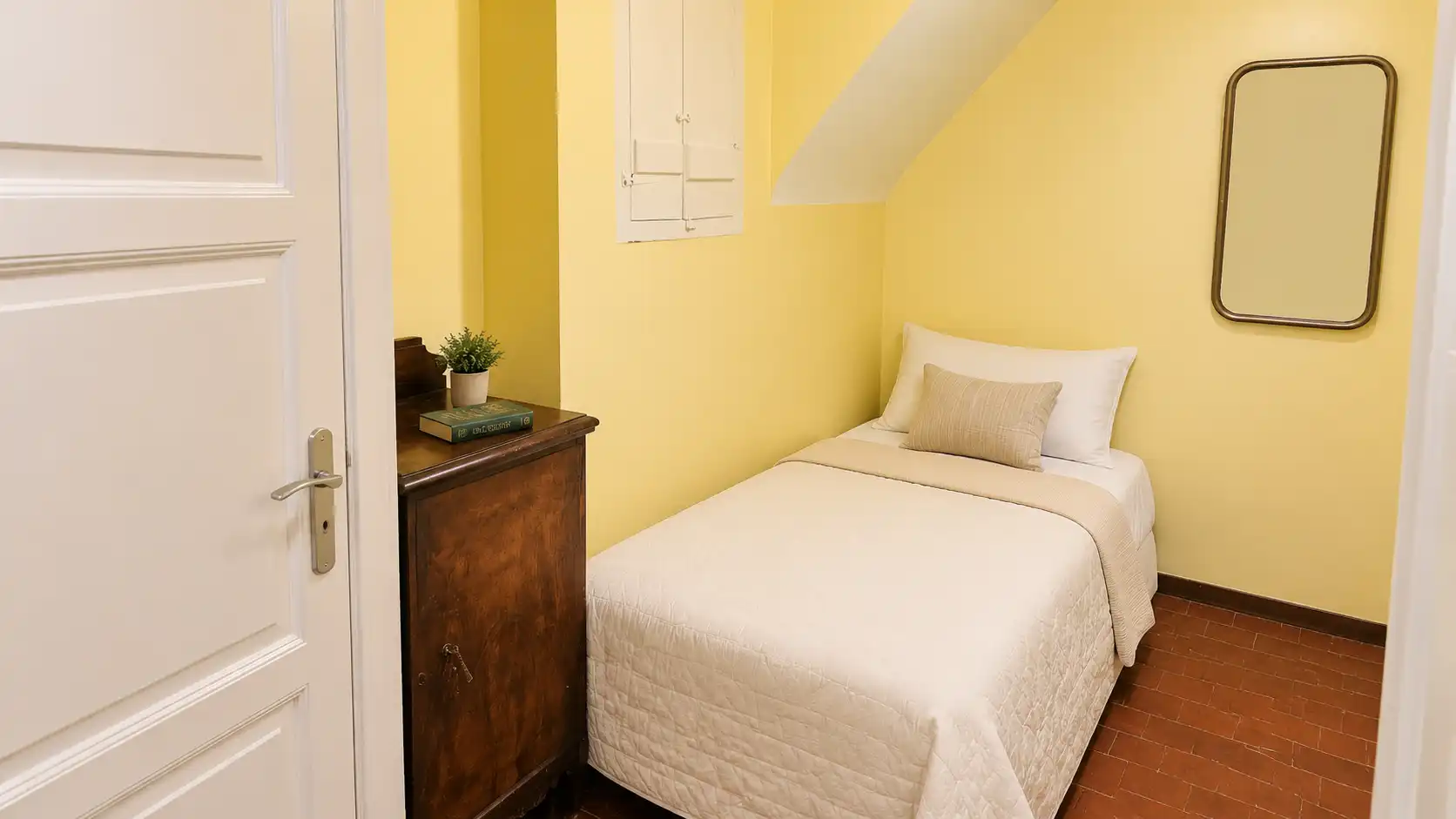 Habitación de Piso en venta en Figueres con Balcón y Internet