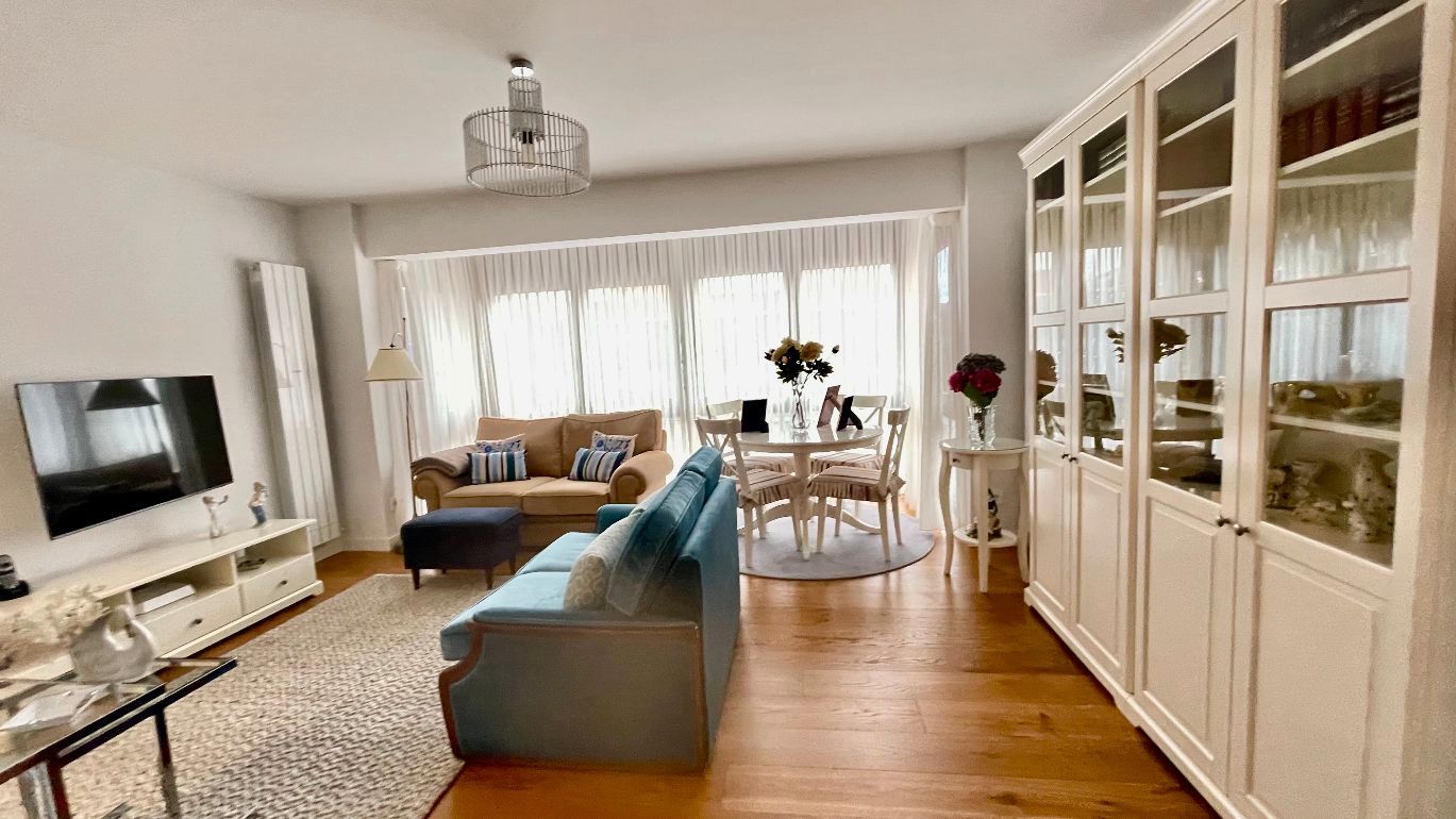 Sala d'estar de Pis en venda en Getxo  amb Calefacció, Traster i Alarma