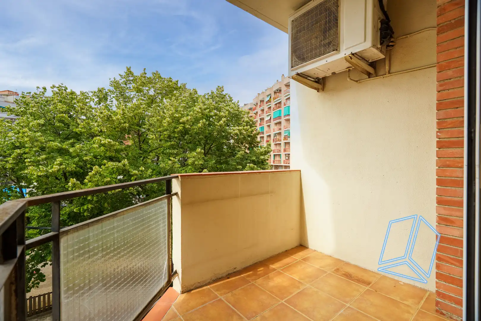 Terraza de Piso en venta en L'Hospitalet de Llobregat con Calefacción y Balcón