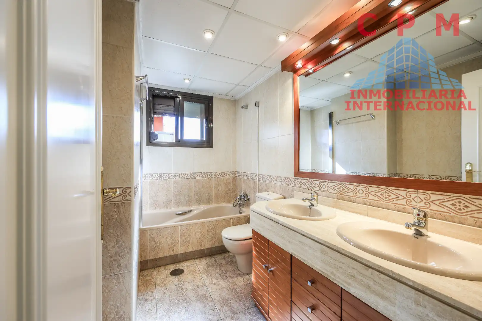 Badezimmer von Dachboden zur Miete in Madrid mit Klimaanlage, Heizung und Parkett
