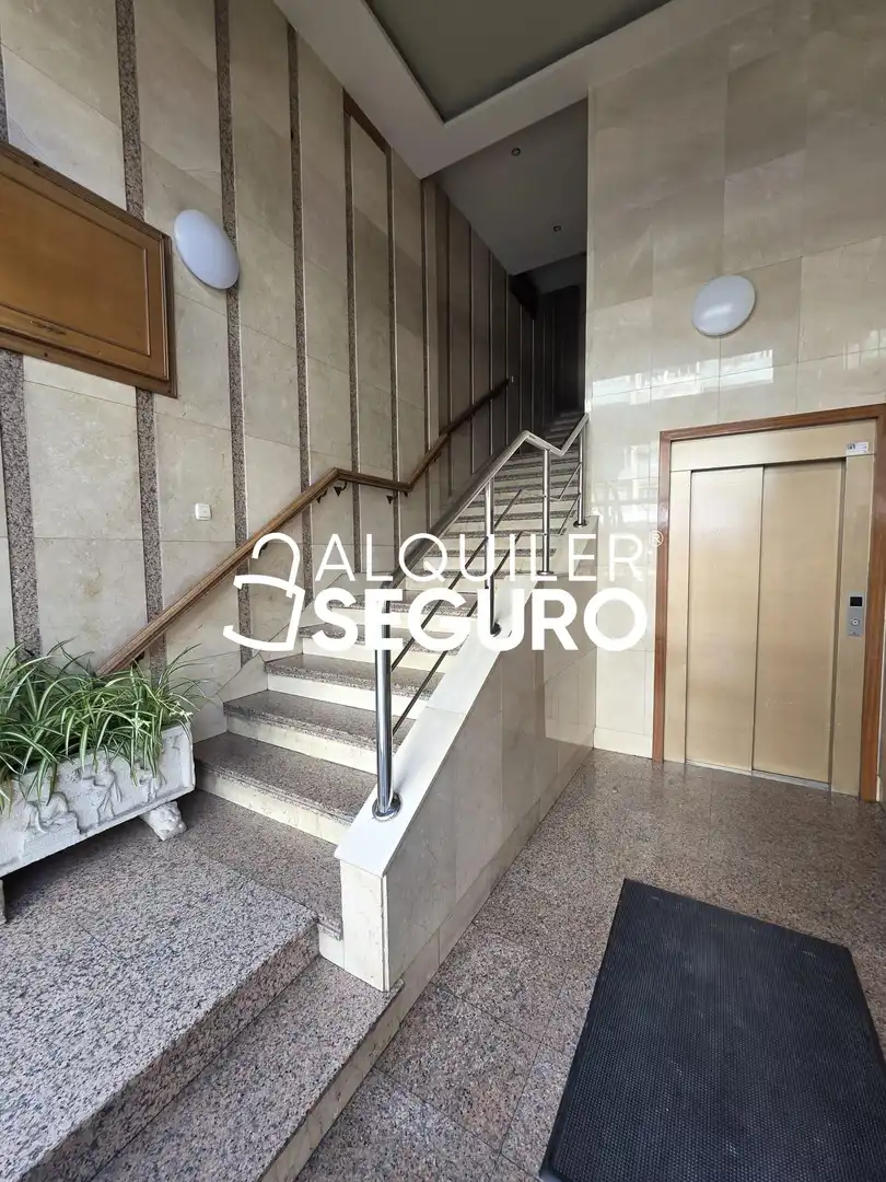 Piso de alquiler en Burgos con Calefacción, Terraza y Amueblado