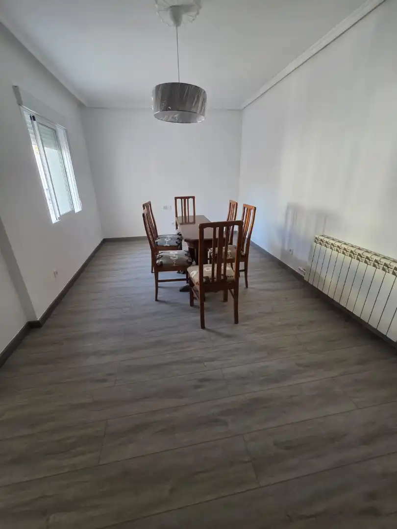 Comedor de Piso de alquiler en Madrid con Calefacción, Amueblado y Se aceptan mascotas