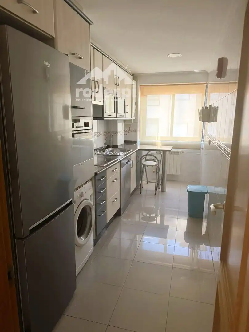 Cocina de Piso de alquiler en Ourense Capital  con Trastero y Amueblado