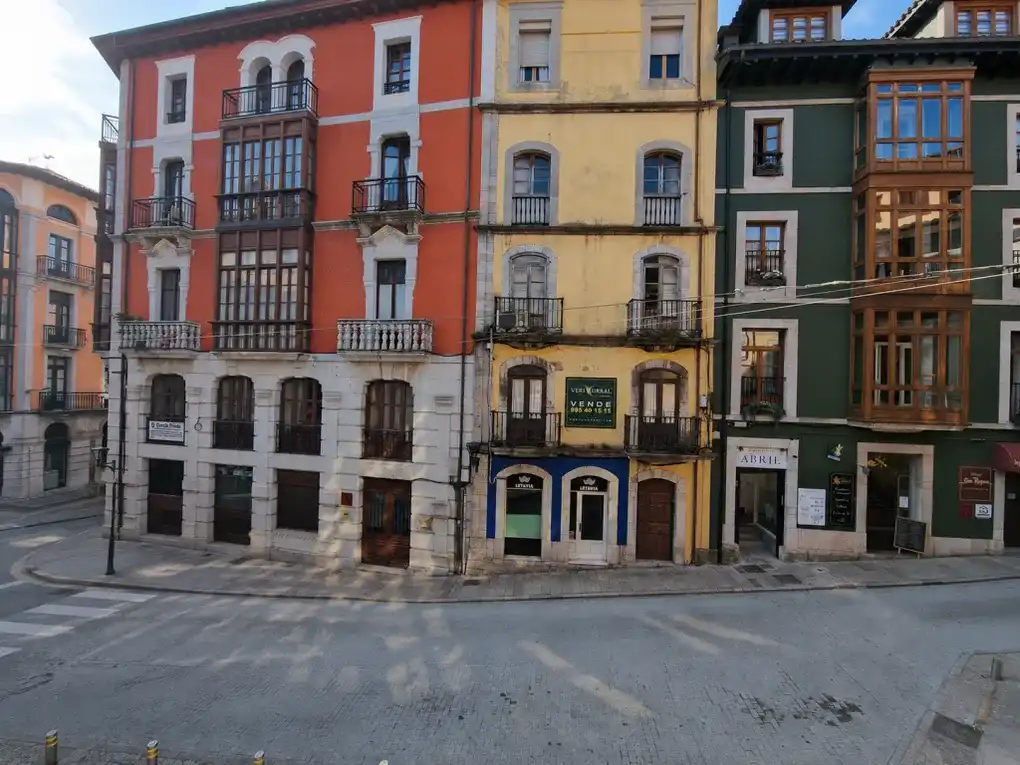 Vista exterior de Pis en venda en Llanes