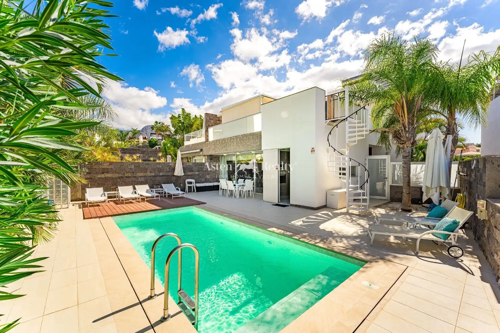 House with pool for sale in Londres, imagen 3