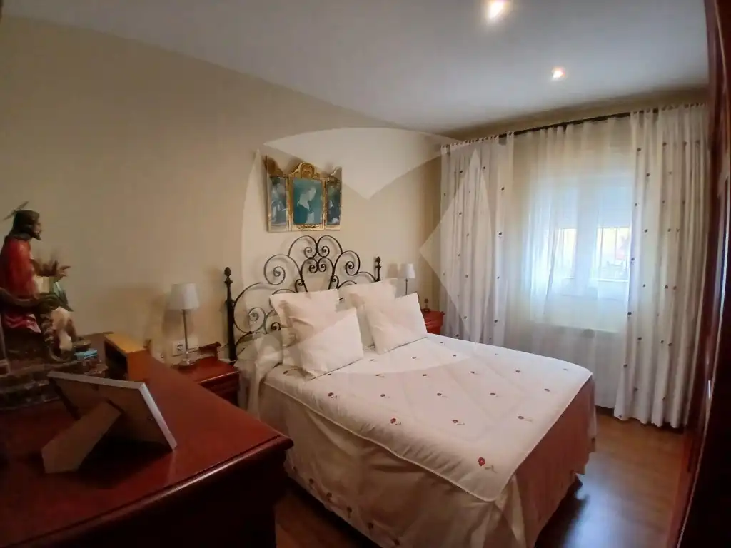 Habitación de Casa o chalet en venta en Badajoz con Aire acondicionado, Horno y Microondas