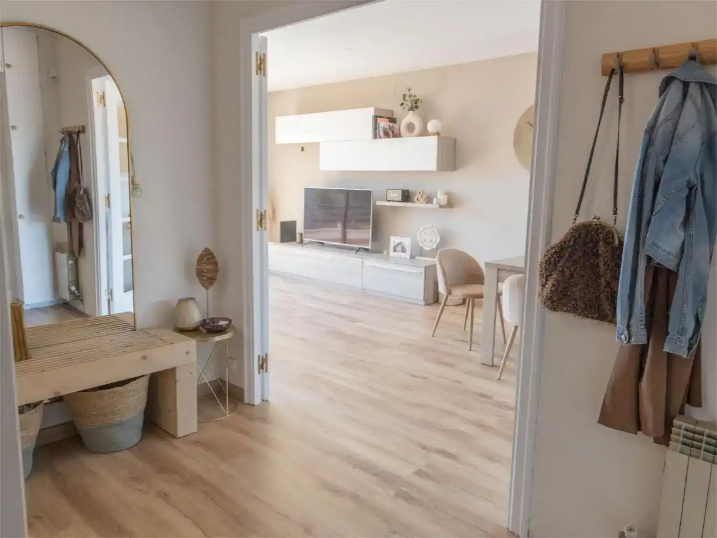 Sala d'estar de Casa o xalet en venda en Corbera de Llobregat amb Piscina i Balcó