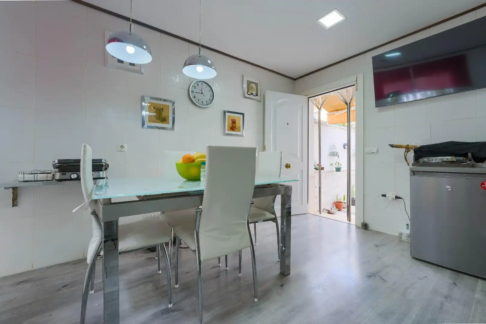 Esszimmer von Einfamilien-Reihenhaus zum Verkauf in Espartinas mit Klimaanlage, Heizung und Parkett
