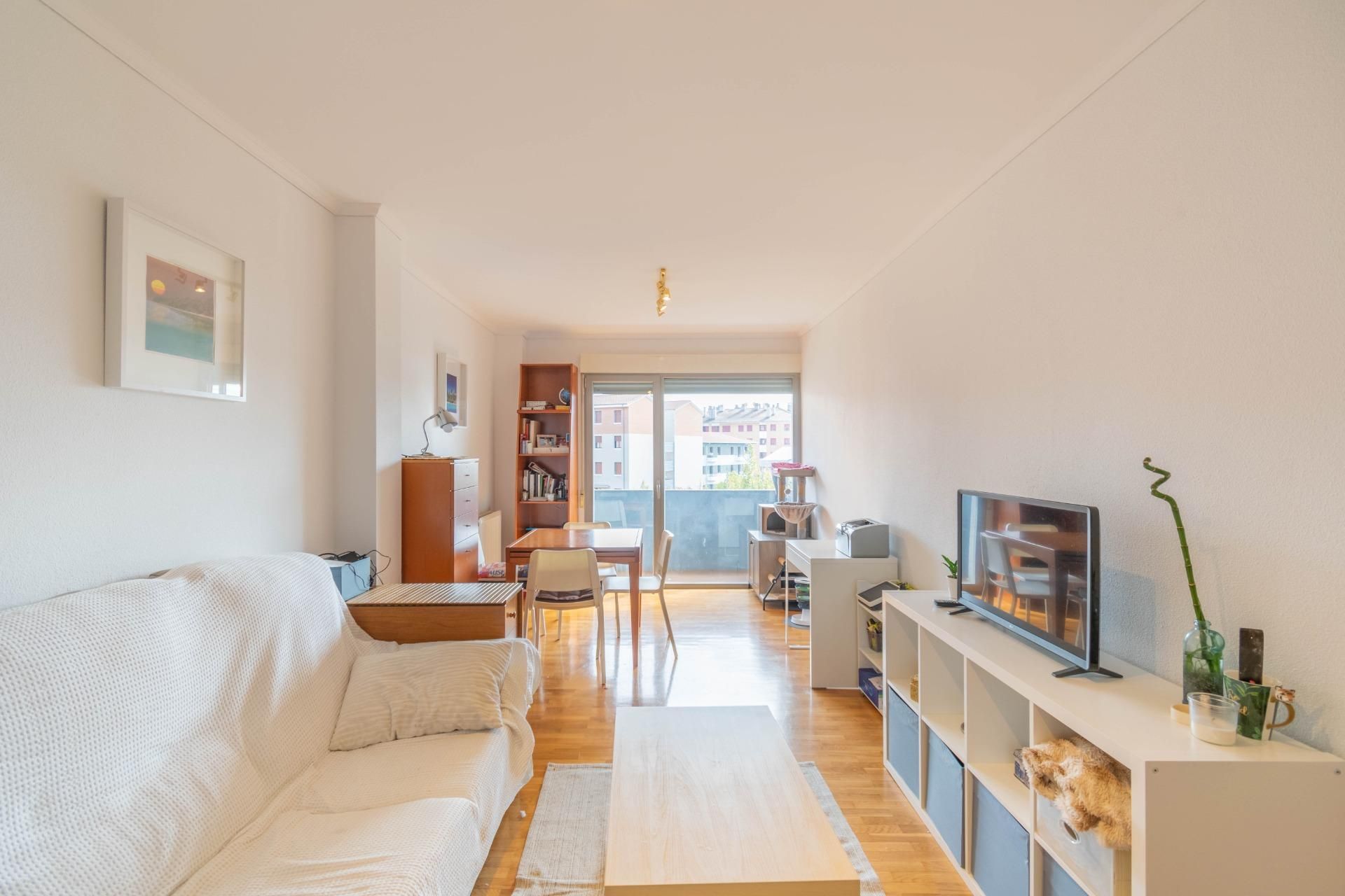 Sala d'estar de Pis en venda en  Pamplona / Iruña amb Calefacció, Parquet i Terrassa