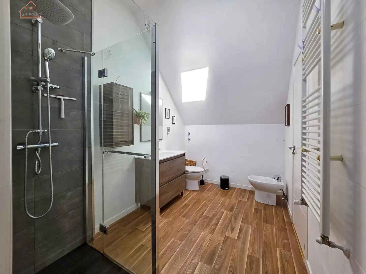 Badezimmer von Dachboden zur Miete in Madrid mit Klimaanlage, Heizung und Terrasse