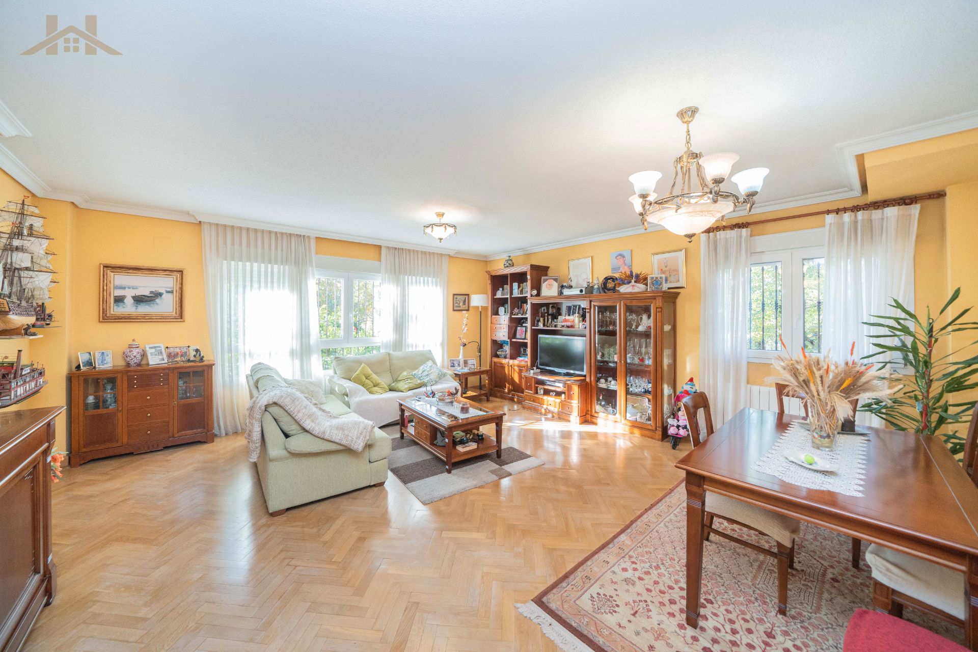 Living room of House or chalet for sale in Torrelodones  with Heating, Private garden and Parquet flooring