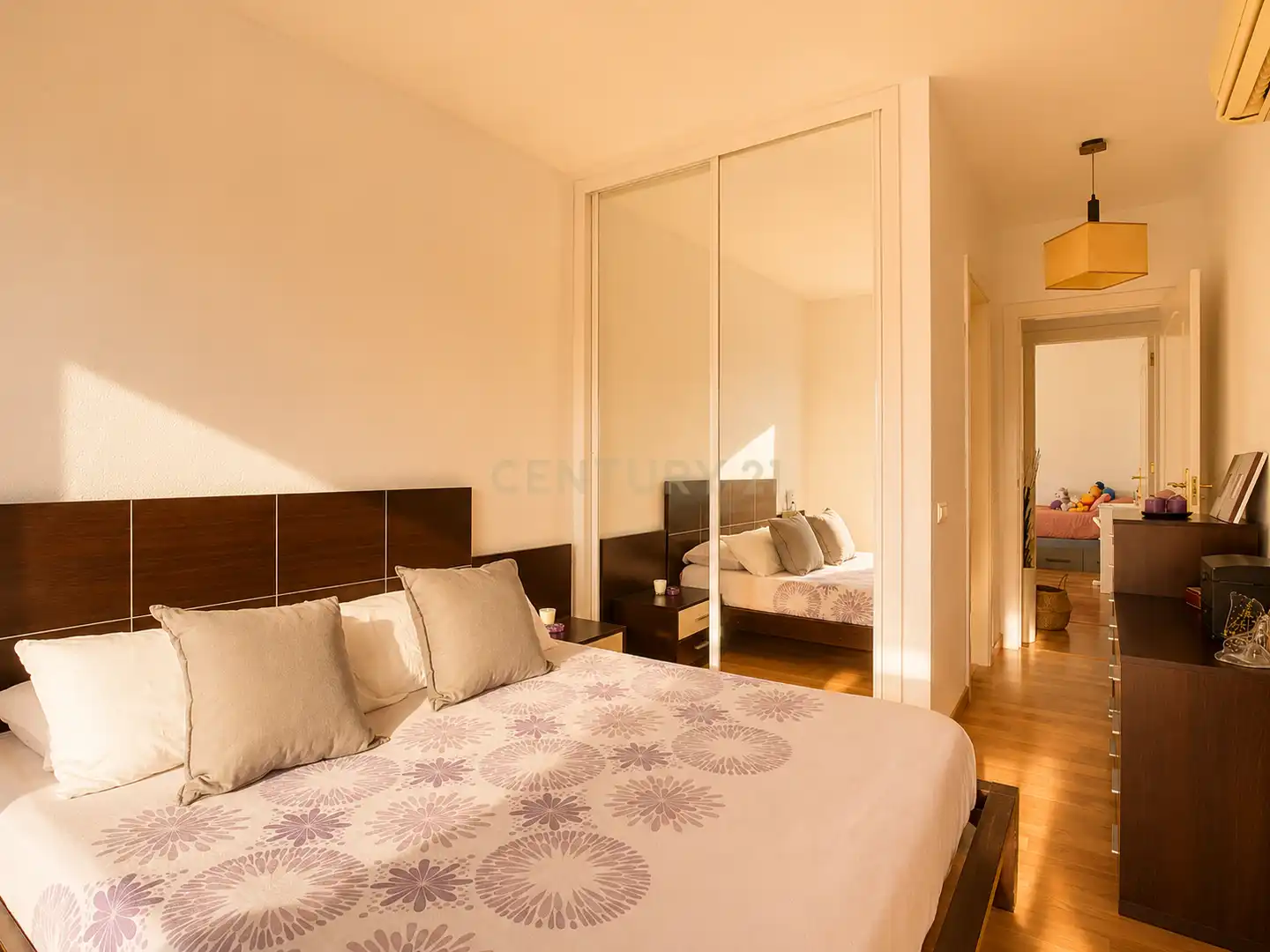 Habitación de Apartamento en venta en Benalmádena con Aire acondicionado, Trastero y Piscina comunitaria