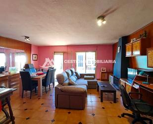 Sala d'estar de Casa adosada en venda en Fuenlabrada amb Piscina