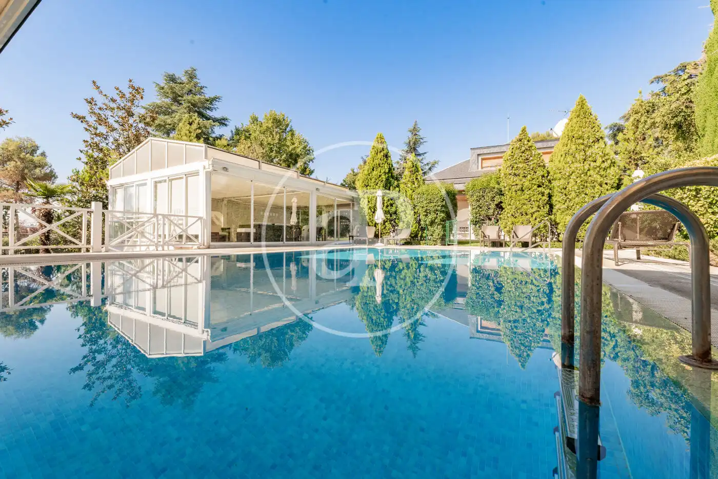 Swimming pool of Houses for sale in Madrid  with Air Conditioner, Heating and Private garden
