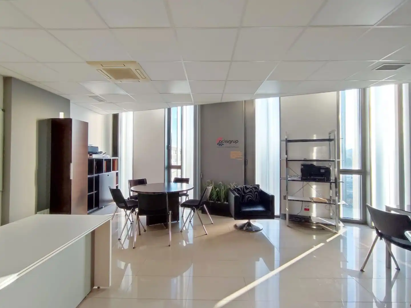 Büro zur Miete in Aranguren mit Klimaanlage, Heizung und Möbliert