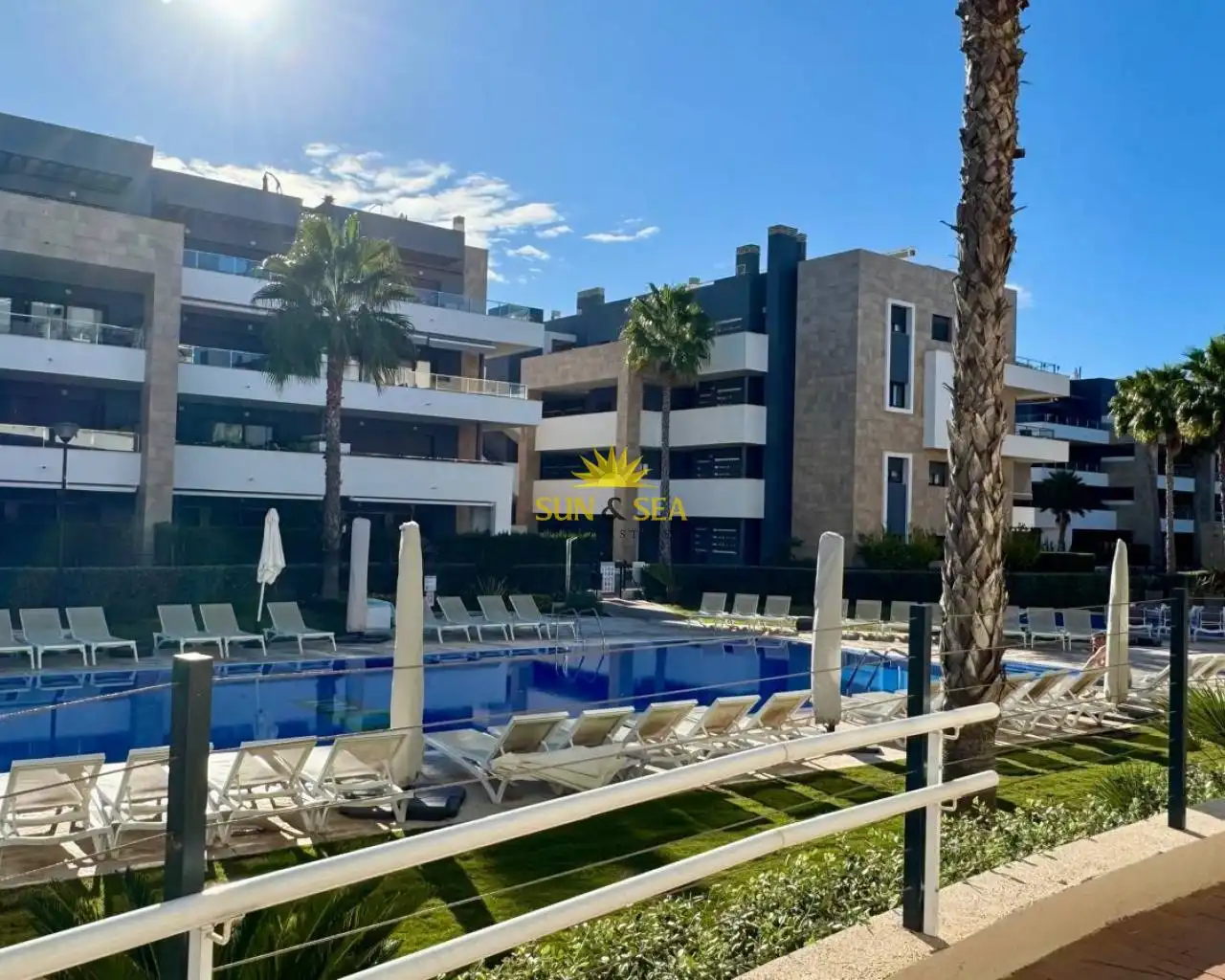 Piscina de Ático de alquiler en Orihuela con Aire acondicionado, Calefacción y Terraza