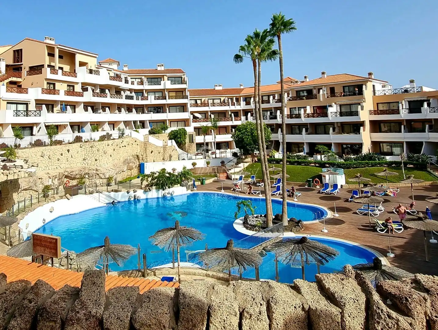 Außenansicht von Wohnung zum Verkauf in San Miguel de Abona mit Klimaanlage, Terrasse und Schwimmbad