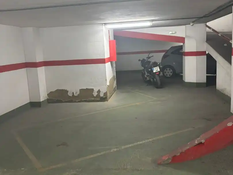 Parkplatz von Garage zum Verkauf in Huelva