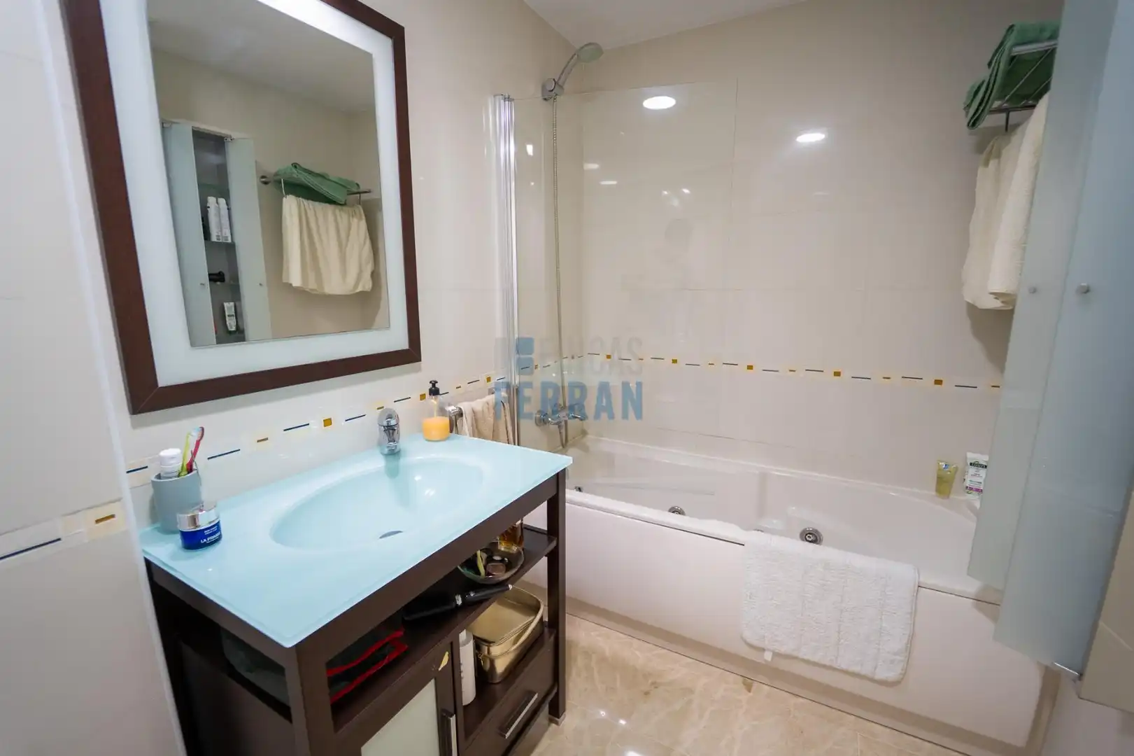 Badezimmer von Dachboden zum Verkauf in El Vendrell mit Klimaanlage, Terrasse und Abstellraum