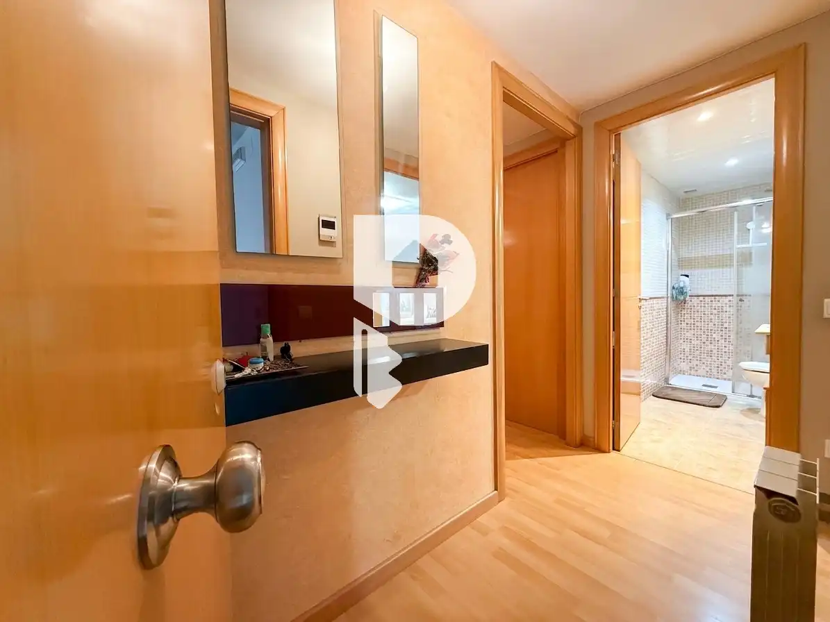Baño de Piso en venta en Sant Vicenç Dels Horts con Aire acondicionado, Calefacción y Parquet