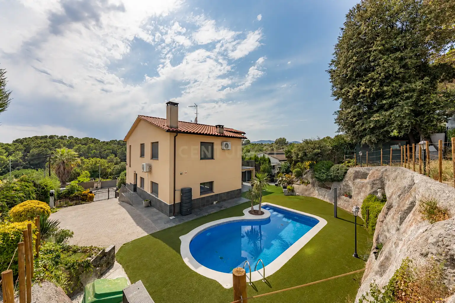 Vista exterior de Casa o xalet en venda en Lliçà d'Amunt amb Aire condicionat, Piscina i Alarma