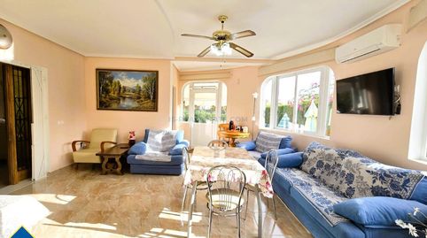 Villa con piscina privada, en la provincia de Alicante, en la ciudad de Orihuela Costa. 3 habitaciones | 105 m² | 1 kilómetro del, imatge 5