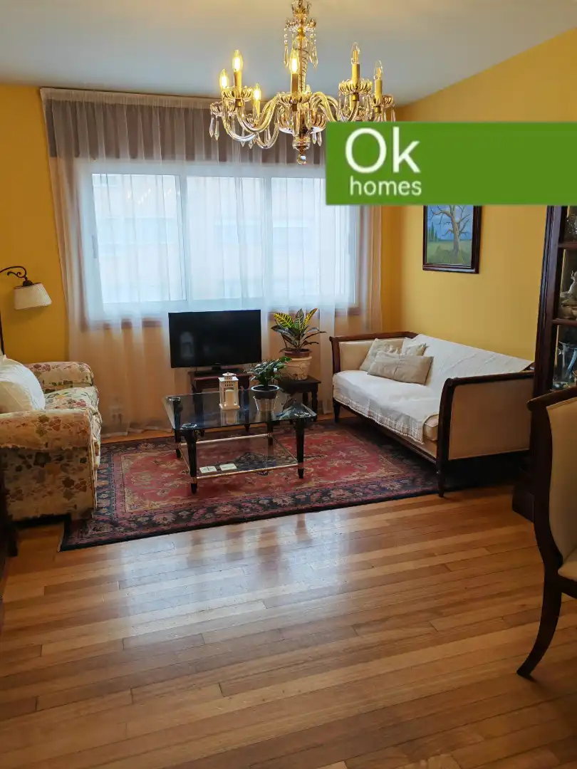 Sala de estar de Piso en venta en Betanzos con Calefacción, Parquet y Terraza