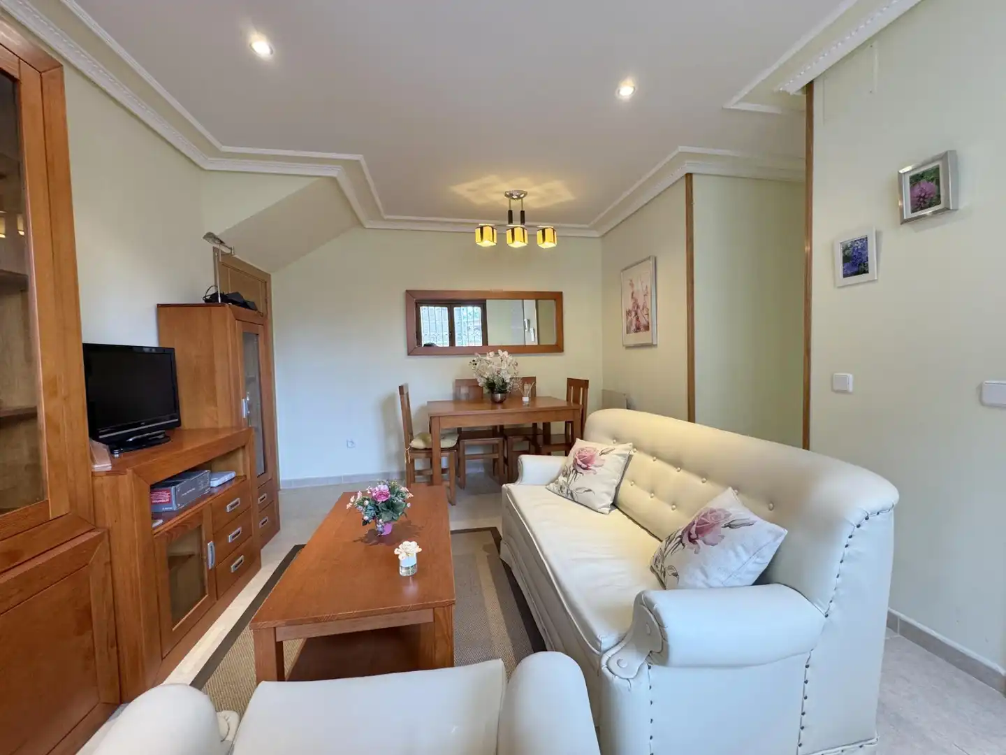 Sala d'estar de Casa adosada en venda en Pradosegar