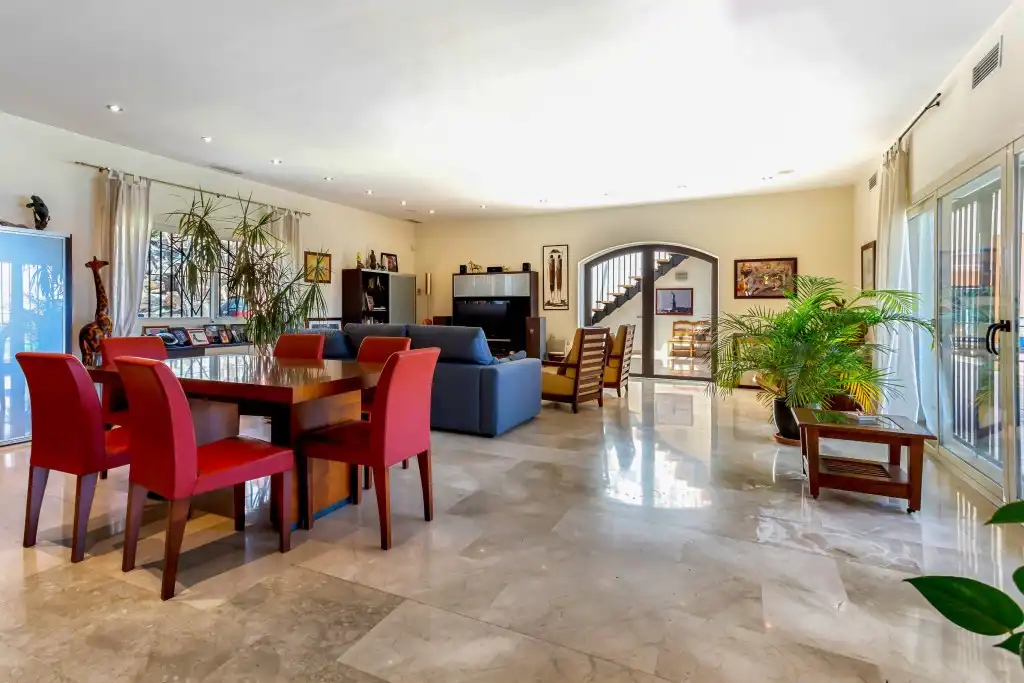 Sala d'estar de Casa o xalet en venda en Benalmádena amb Aire condicionat, Calefacció i Jardí privat