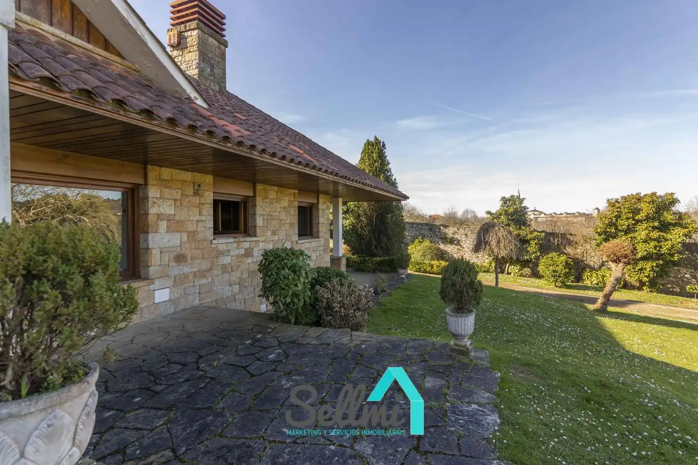 Jardí de Casa o xalet en venda en Gijón  amb Aire condicionat, Jardí privat i Parquet