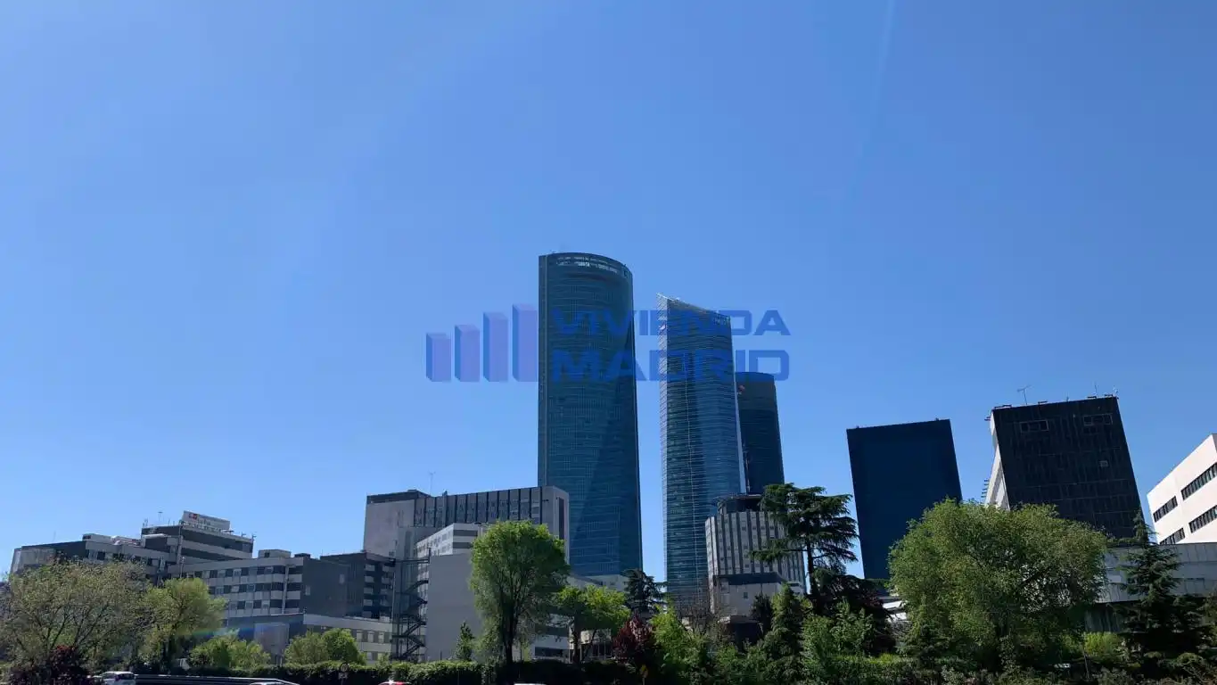Außenansicht von Wohnung zur Miete in Madrid mit Heizung, Terrasse und Abstellraum