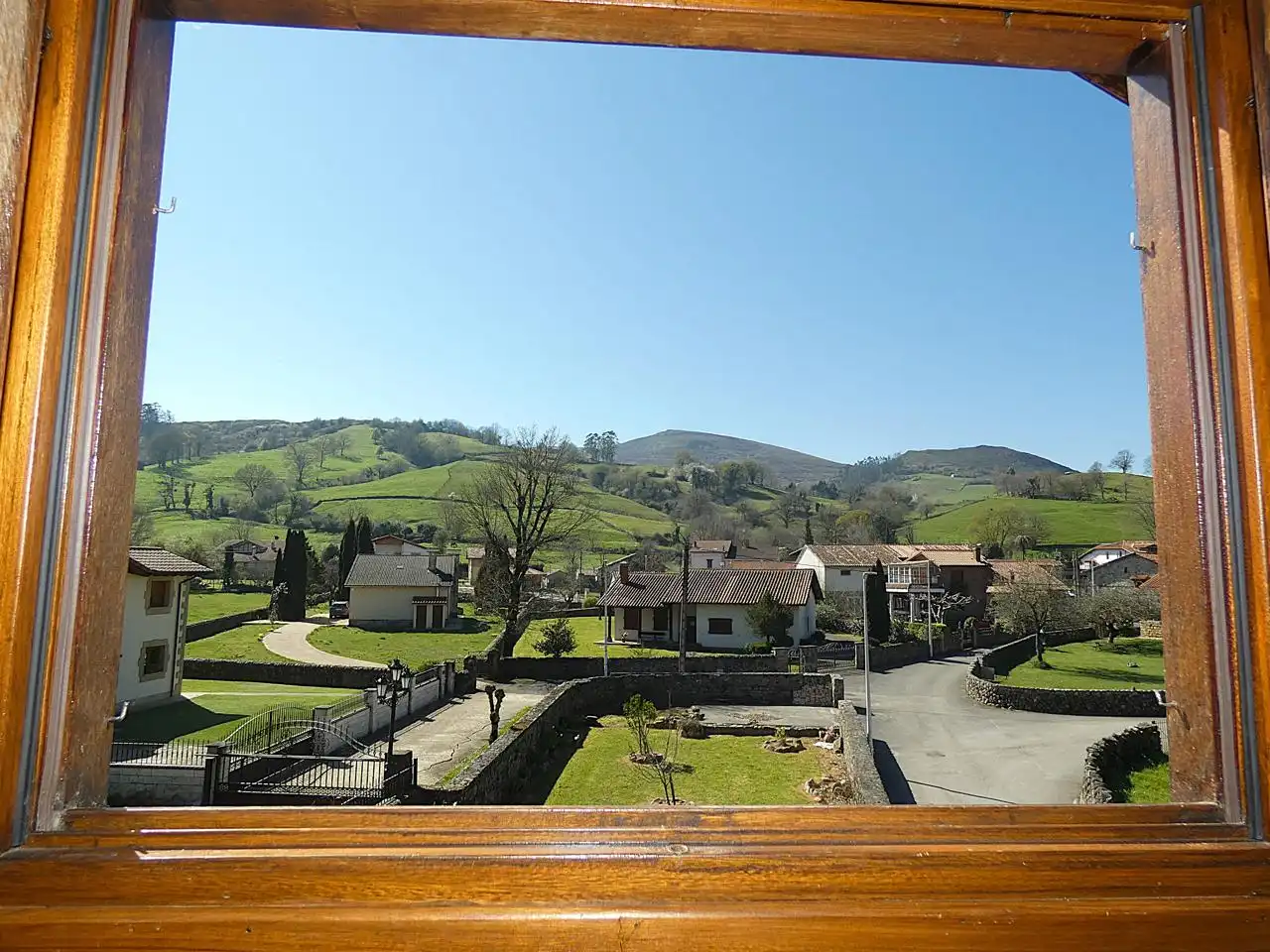 Vista exterior de Casa o chalet en venta en Ruente con Calefacción, Jardín privado y Amueblado