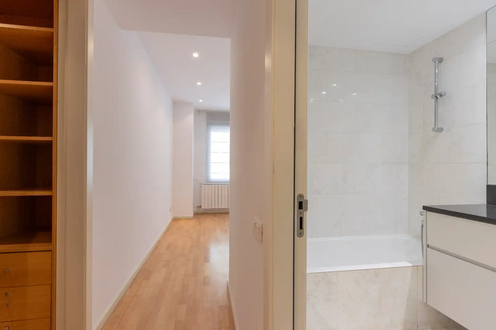 Wohnung zum Verkauf in Barcelona mit Klimaanlage, Heizung und Parkett