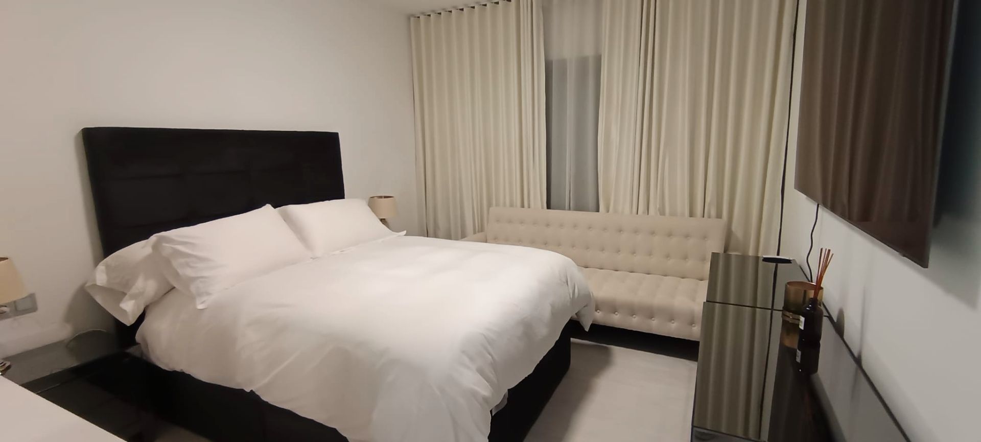 Bedroom of Flat for sale in Estepona  with Air Conditioner and Furnished