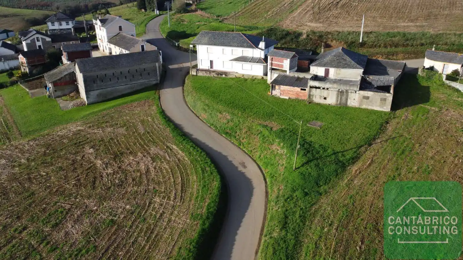 Außenansicht von Haus oder Chalet zum Verkauf in Navia mit Heizung