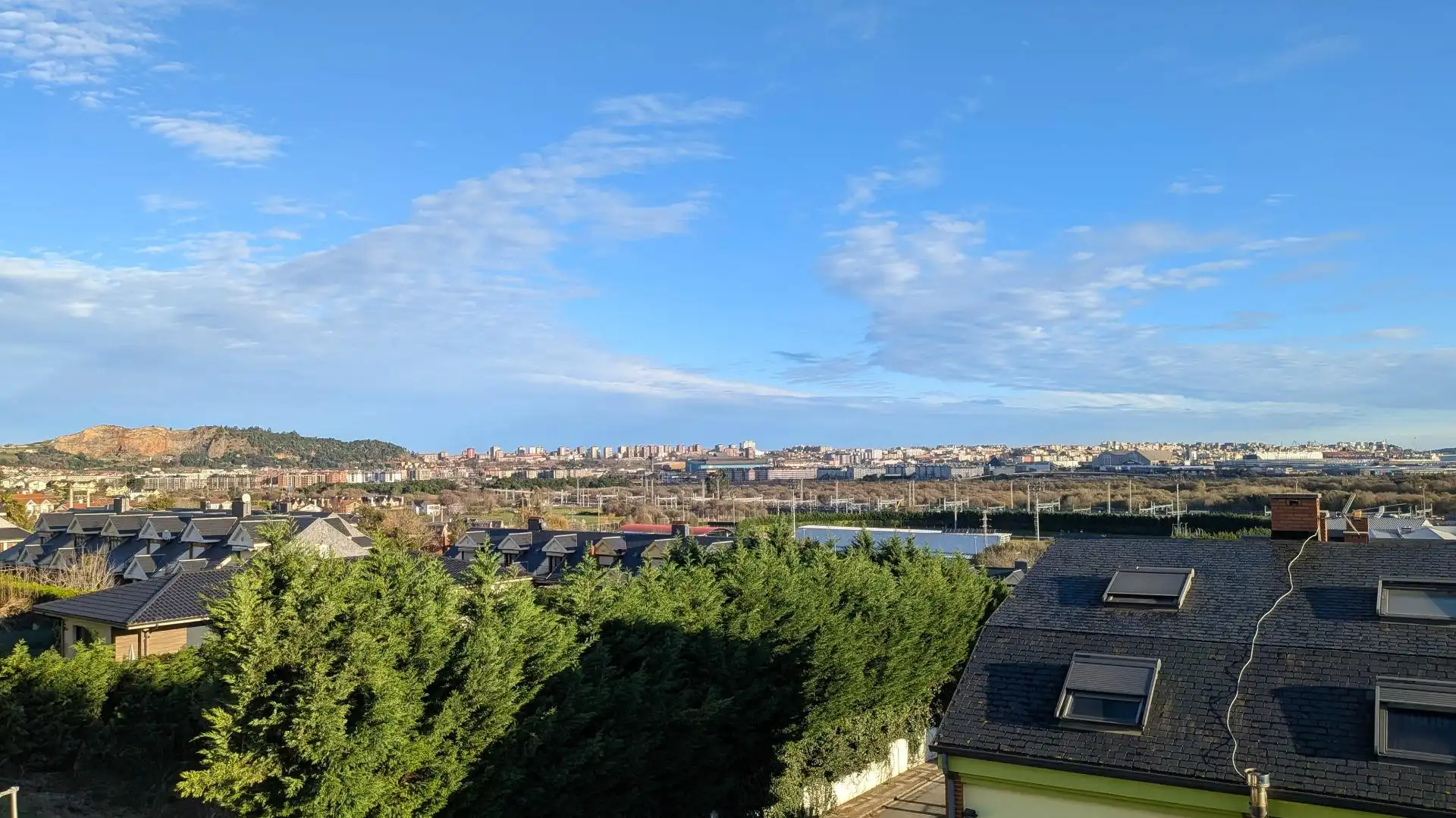 Vista exterior de Casa adosada en venta en Camargo con Calefacción, Jardín privado y Terraza