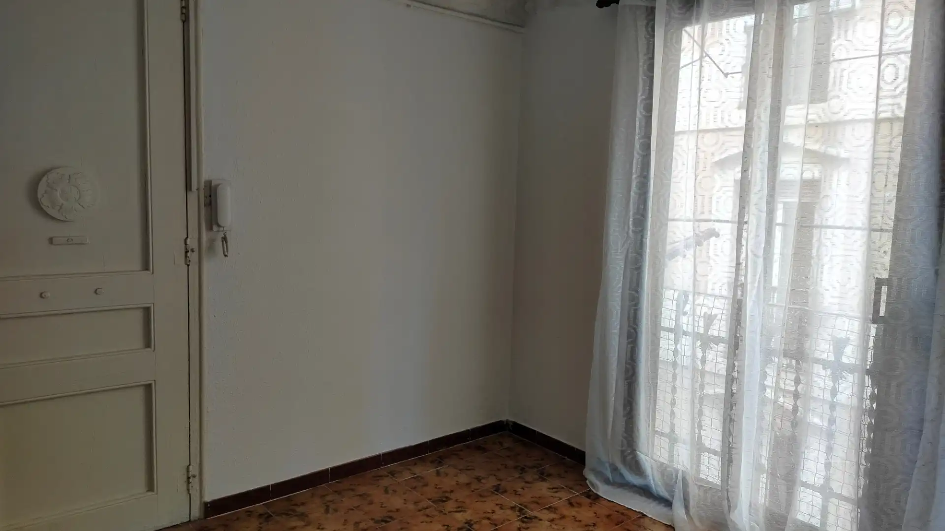 Habitación de Piso de alquiler en  Barcelona Capital con Horno y Balcón