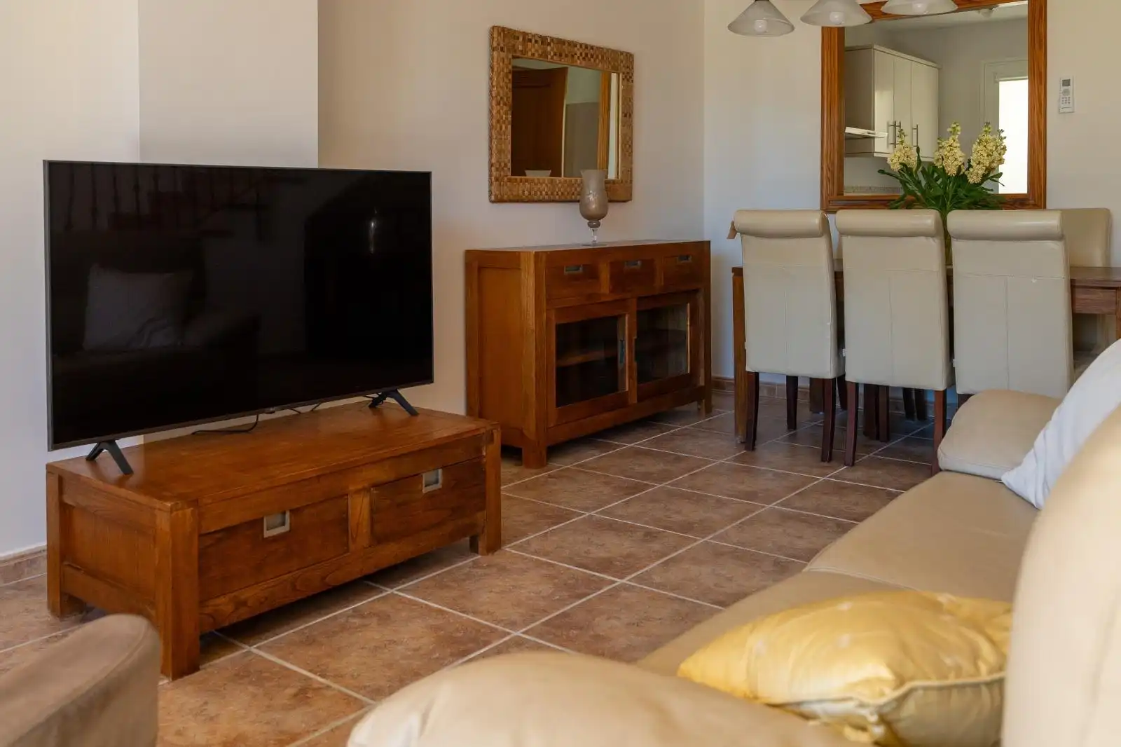 Wohnzimmer von Einfamilien-Reihenhaus zum Verkauf in Altea mit Klimaanlage, Heizung und Privatgarten
